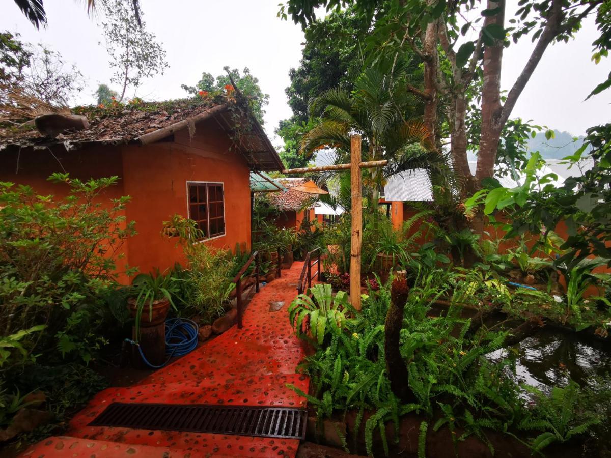 บ้านดินโฮมสเตย์ ปางอุ๋ง Ban Huai Makhuea Som Exteriér fotografie
