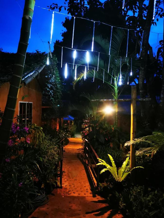 บ้านดินโฮมสเตย์ ปางอุ๋ง Ban Huai Makhuea Som Exteriér fotografie
