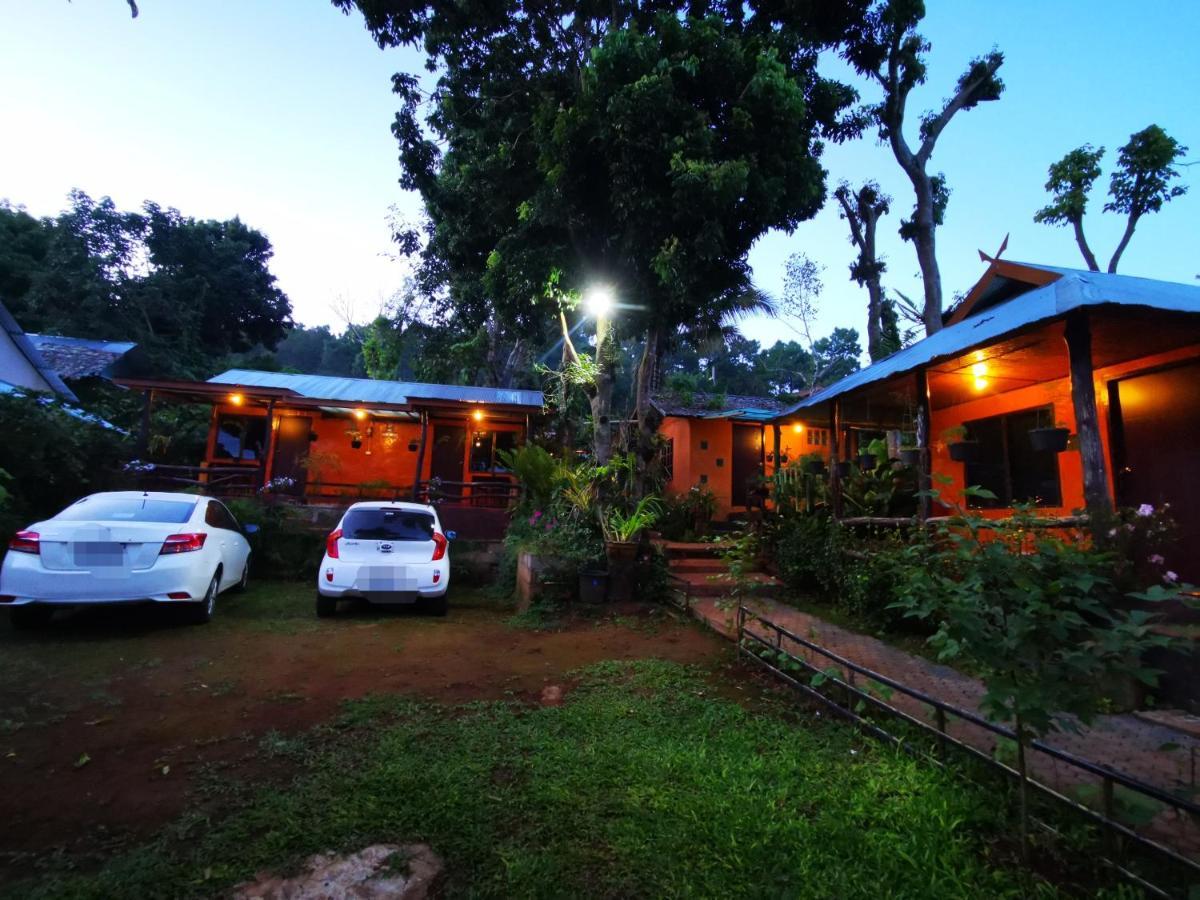 บ้านดินโฮมสเตย์ ปางอุ๋ง Ban Huai Makhuea Som Exteriér fotografie